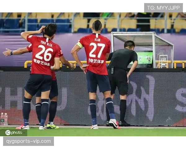 半场哨响起的裁判规则及比赛时间判定标准解析